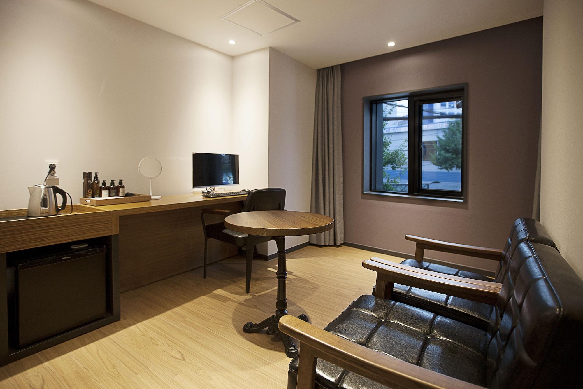 Brown Dot Hotel Changwon Eksteriør bilde