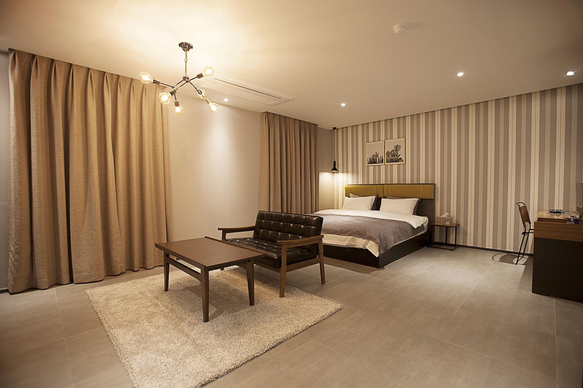 Brown Dot Hotel Changwon Eksteriør bilde