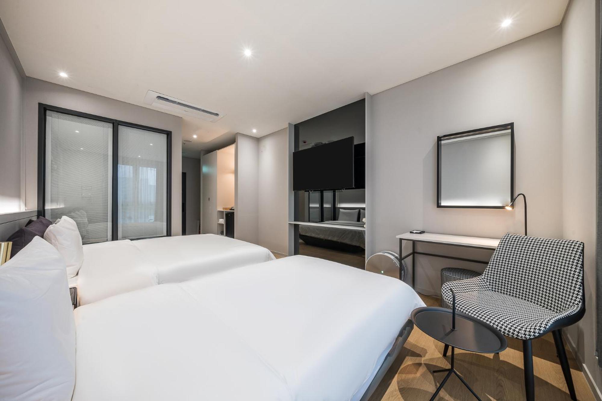 Brown Dot Hotel Changwon Eksteriør bilde