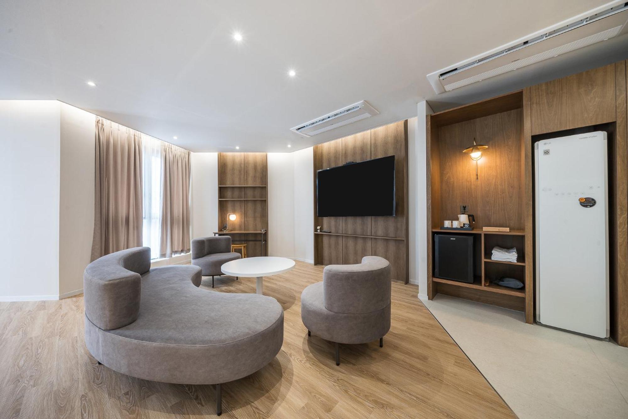 Brown Dot Hotel Changwon Eksteriør bilde