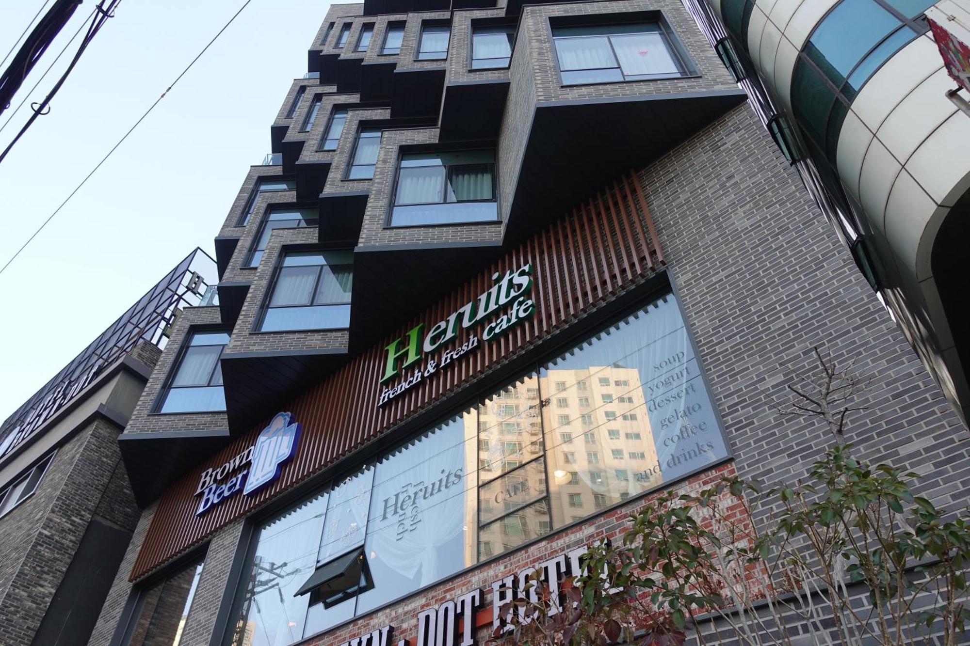 Brown Dot Hotel Changwon Eksteriør bilde